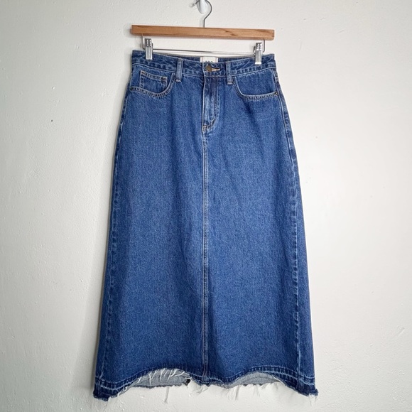 BDG Theo Denim A-Line Midi Skirt Raw Hem Size Small EUC - Picture 2 of 10